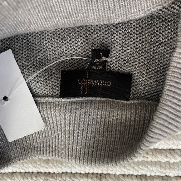 Gray Womens Crewneck Black Sequin Heart Pullover Knit Top NTW - Picture 2 of 9